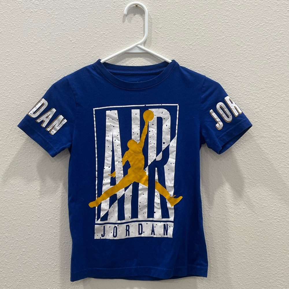 Jordan Blue and Yellow Short Sleeve Tee 8-10 years ⭐️⭐️⭐️